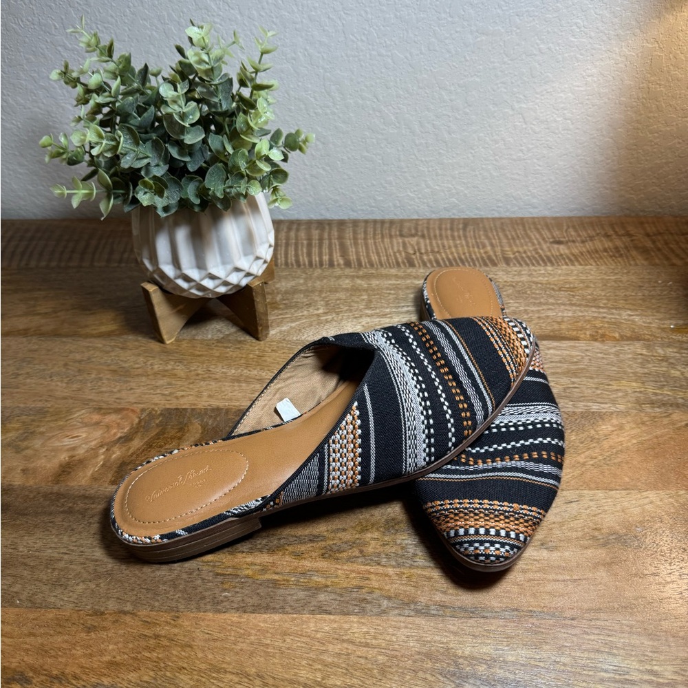 Universal Thread Black and Tan Mules - Picture 2 of 3